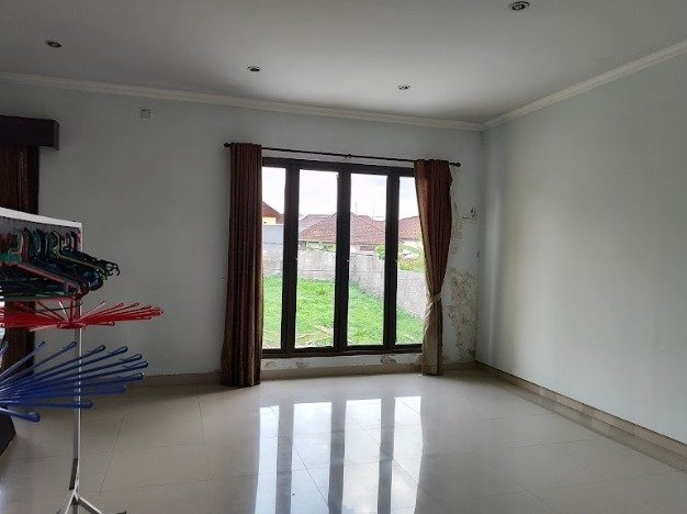 1 BIDANG TANAH DENGAN TOTAL LUAS 200 M2 BERIKUT BANGUNAN DI KOTA DENPASAR