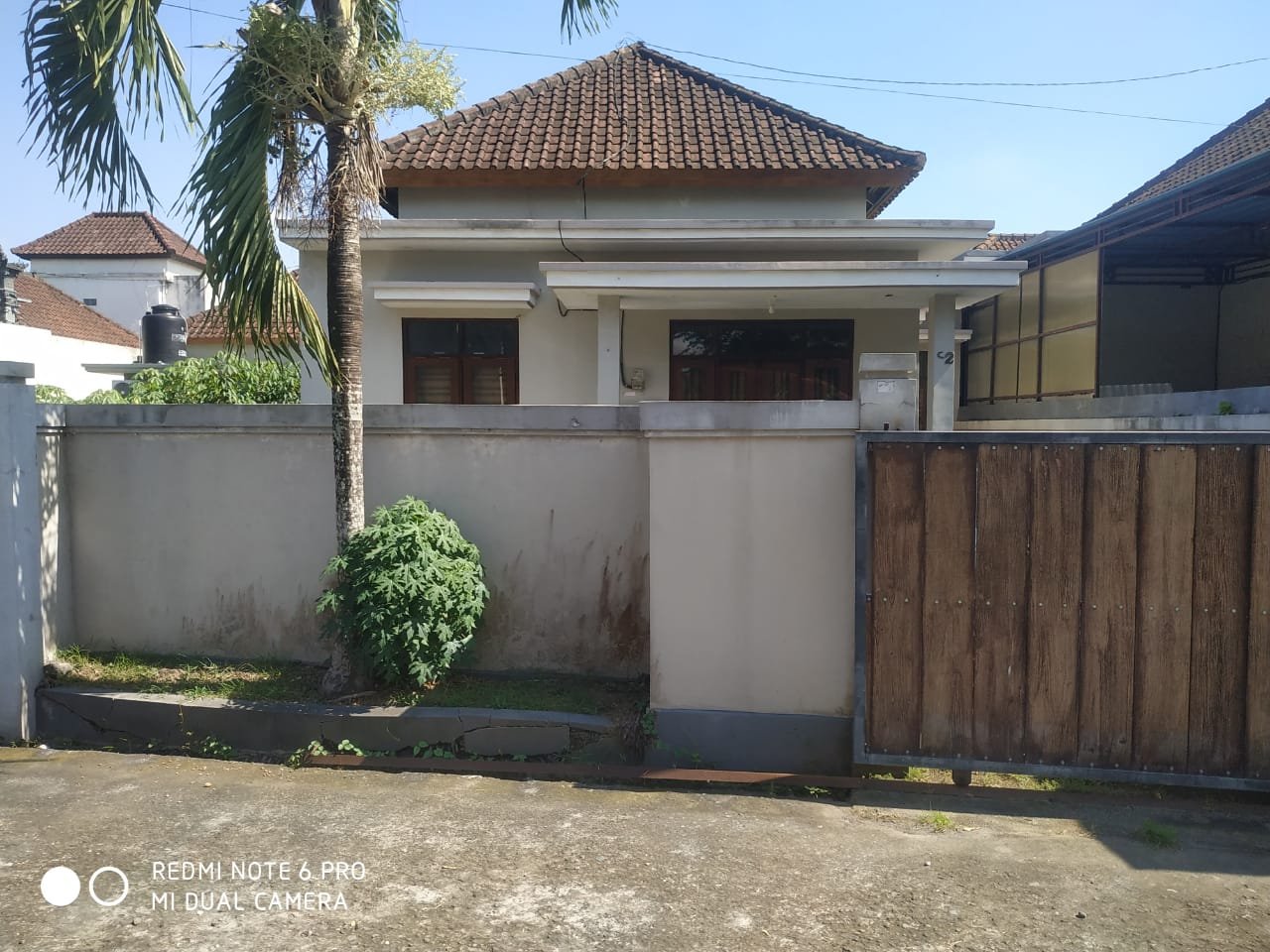 1 BIDANG TANAH DENGAN LUAS TOTAL 100 M2 BERIKUT BANGUNAN DI KABUPATEN TABANAN 