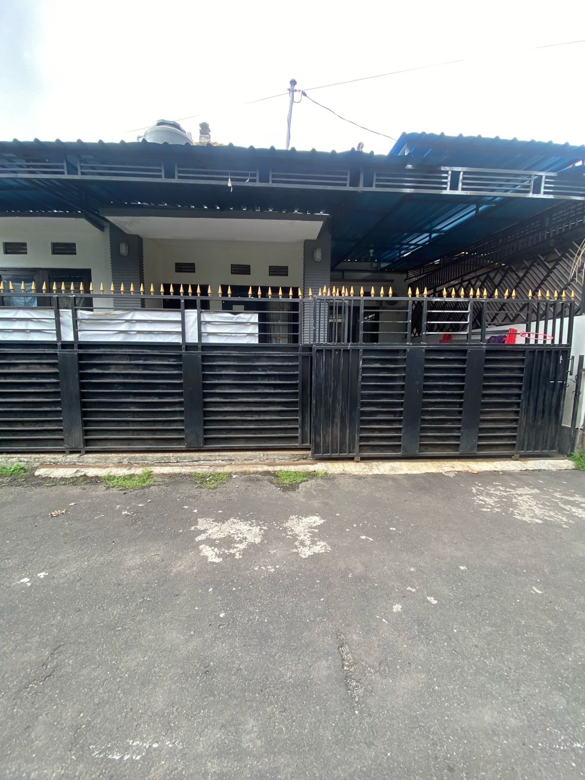1 BIDANG TANAH DENGAN LUAS TOTAL 94 M2 BERIKUT BANGUNAN DI KABUPATEN GIANYAR 