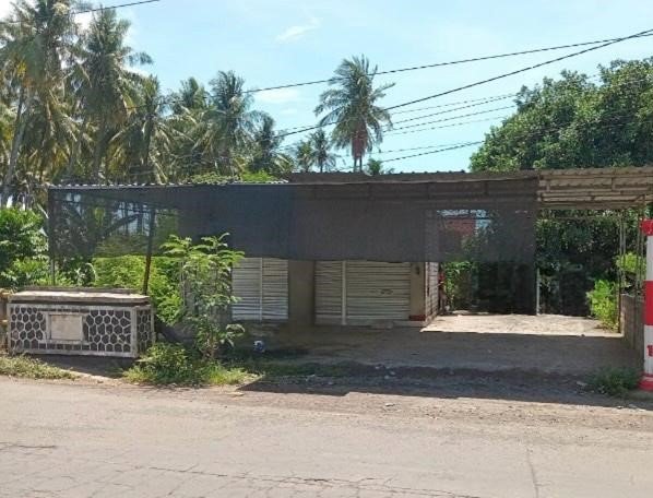 1 BIDANG TANAH DENGAN TOTAL LUAS 881 M2 BERIKUT BANGUNAN DI KABUPATEN LOMBOK TIMUR